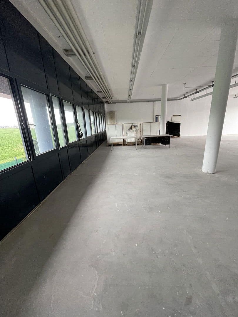 Pronájem nebytového prostoru 260 m², Ditzingen, Bádensko-Württembersko Pronájem nebytového prostoru 260 m², Ditzingen, Bádensko-Württembersko