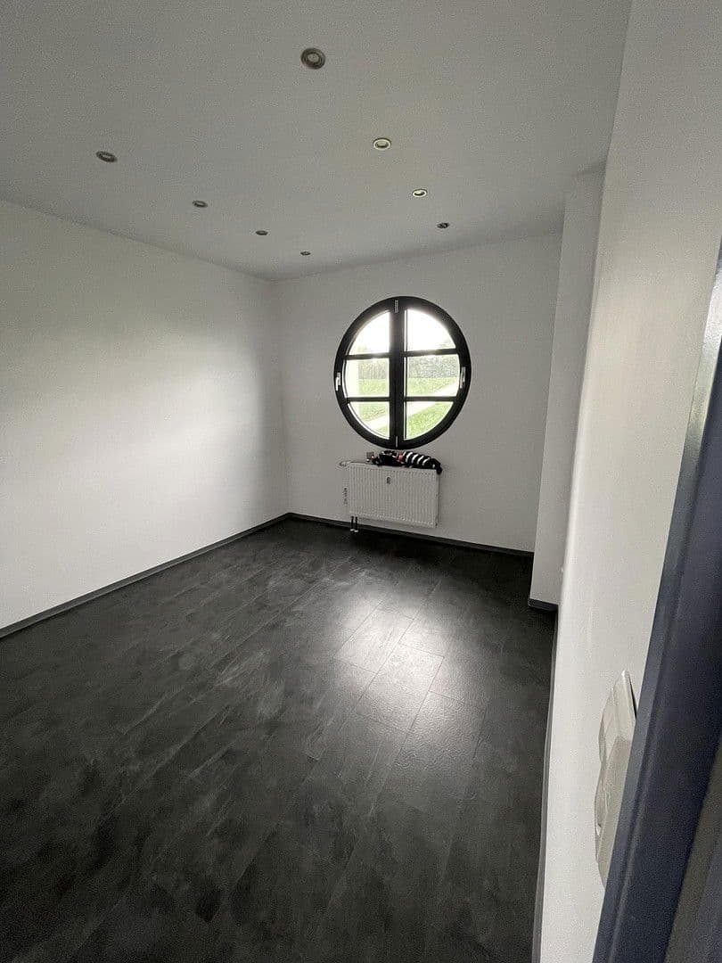 Pronájem nebytového prostoru 260 m², Ditzingen, Bádensko-Württembersko Pronájem nebytového prostoru 260 m², Ditzingen, Bádensko-Württembersko