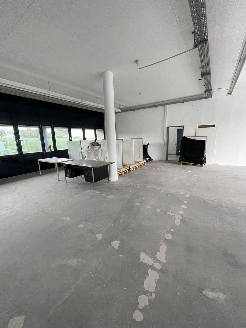 Pronájem nebytového prostoru 260 m², Ditzingen, Bádensko-Württembersko Pronájem nebytového prostoru 260 m², Ditzingen, Bádensko-Württembersko