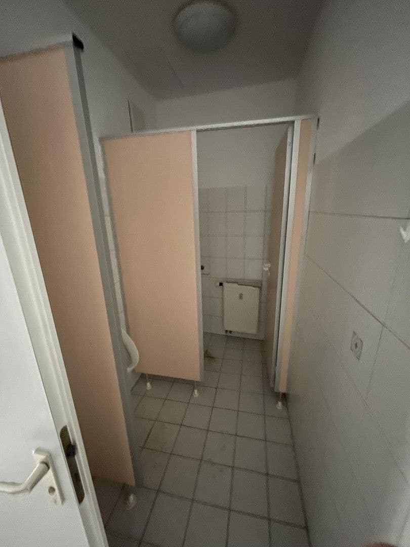 Pronájem nebytového prostoru 260 m², Ditzingen, Bádensko-Württembersko Pronájem nebytového prostoru 260 m², Ditzingen, Bádensko-Württembersko