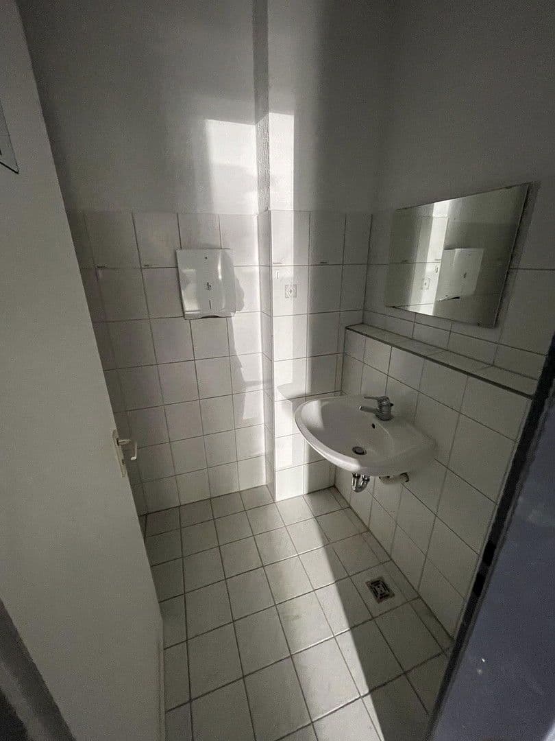 Pronájem nebytového prostoru 260 m², Ditzingen, Bádensko-Württembersko Pronájem nebytového prostoru 260 m², Ditzingen, Bádensko-Württembersko