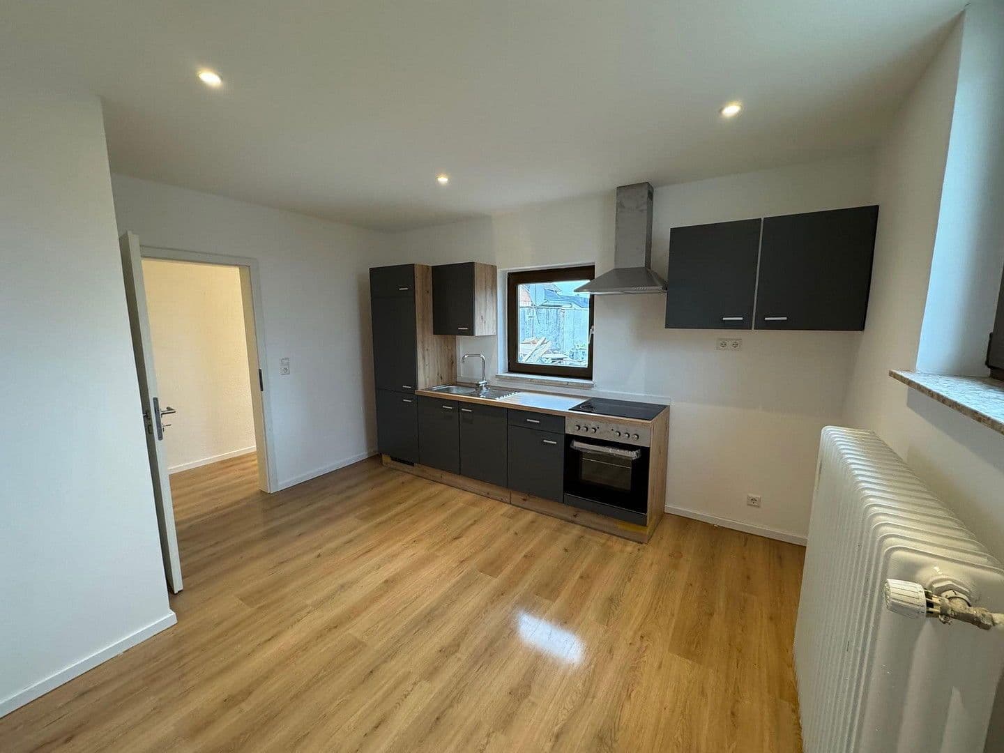 Pronájem bytu 2+1 68 m², Obere Hauptstrasse, Lustadt, Porýní-Falc Pronájem bytu 2+1 68 m², Obere Hauptstrasse, Lustadt, Porýní-Falc