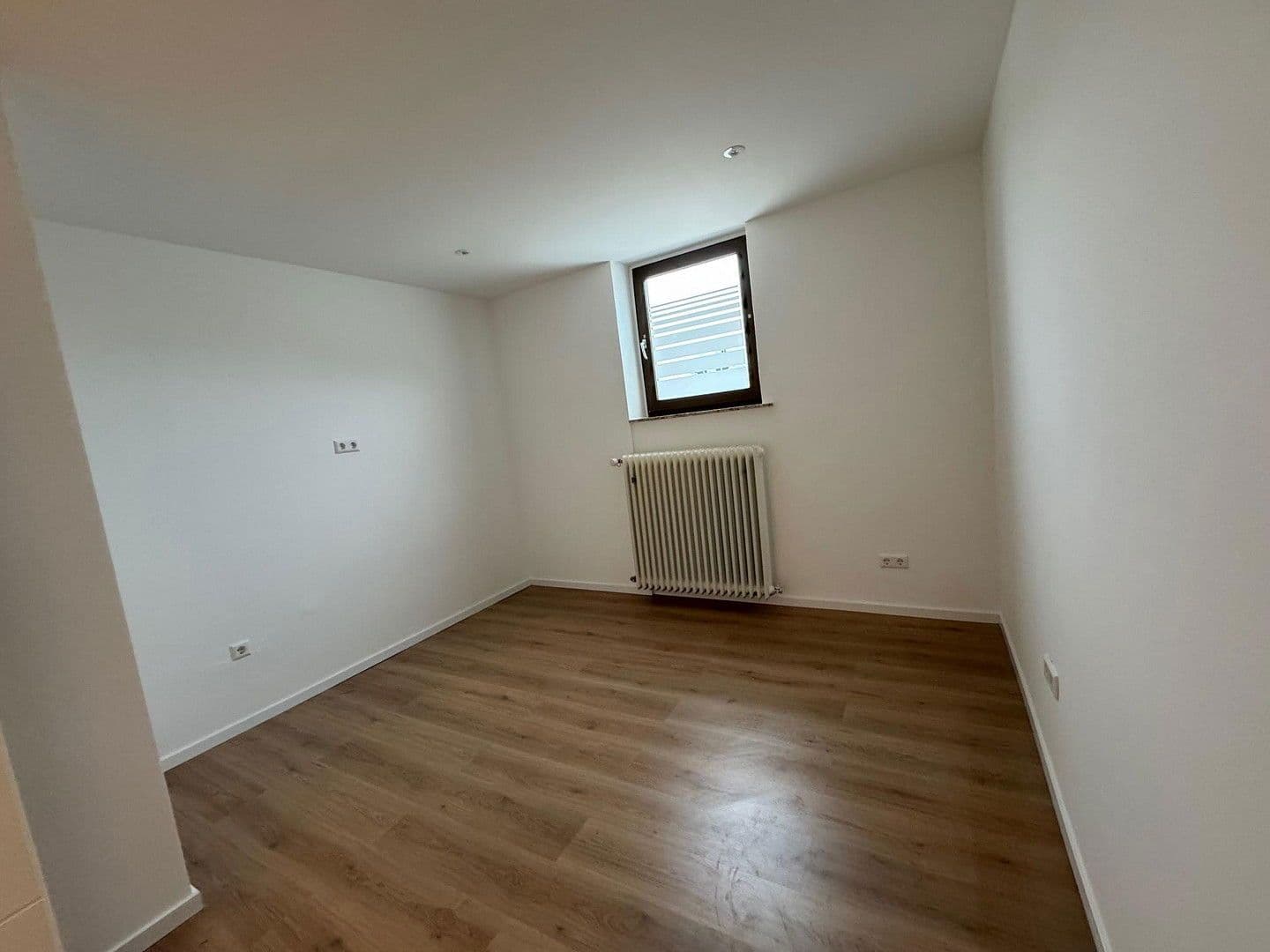 Pronájem bytu 2+1 68 m², Obere Hauptstrasse, Lustadt, Porýní-Falc Pronájem bytu 2+1 68 m², Obere Hauptstrasse, Lustadt, Porýní-Falc