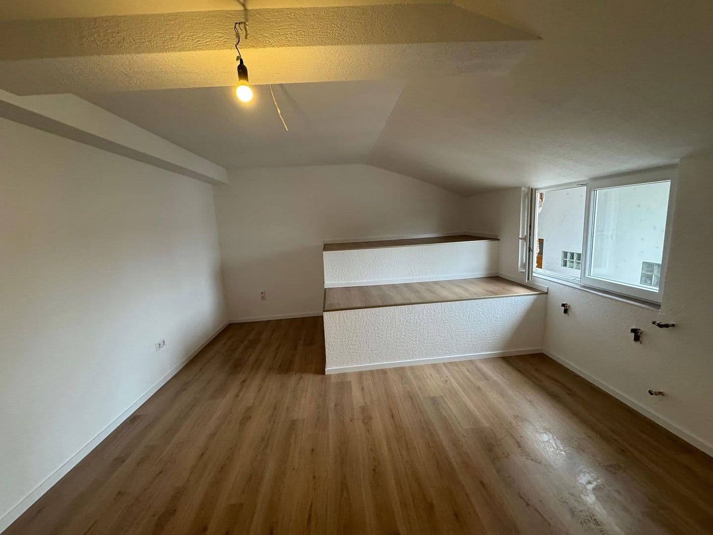 Pronájem bytu 2+1 68 m², Obere Hauptstrasse, Lustadt, Porýní-Falc Pronájem bytu 2+1 68 m², Obere Hauptstrasse, Lustadt, Porýní-Falc