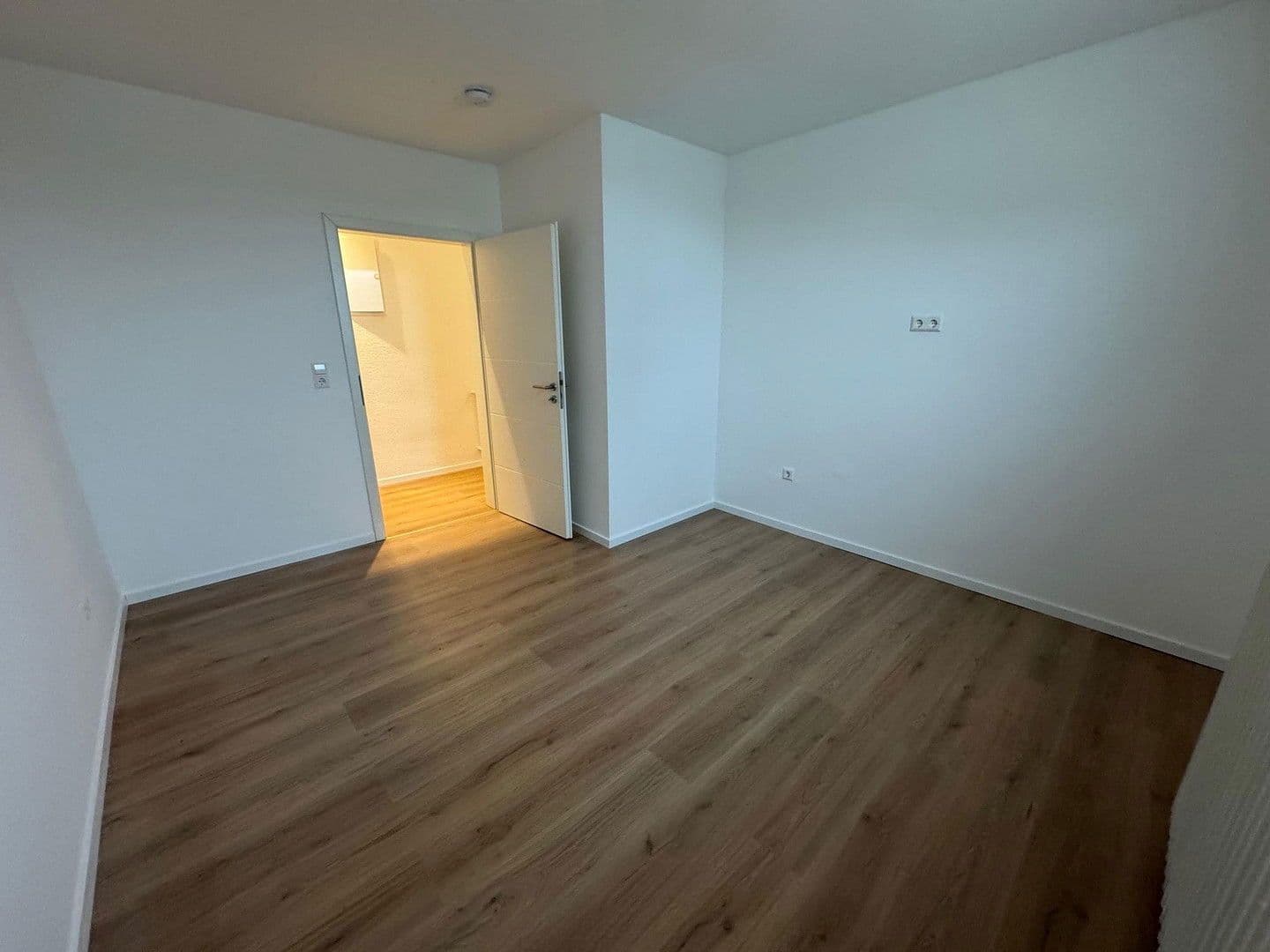 Pronájem bytu 2+1 68 m², Obere Hauptstrasse, Lustadt, Porýní-Falc Pronájem bytu 2+1 68 m², Obere Hauptstrasse, Lustadt, Porýní-Falc