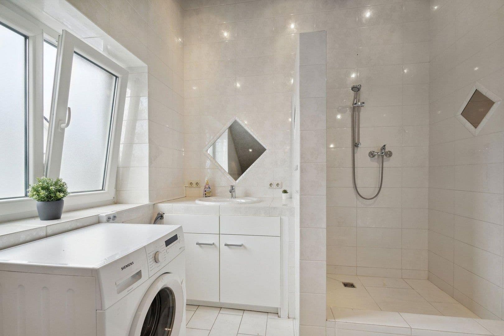 Pronájem bytu 1+1 16 m², Iltisstr. 9, München, Bavorsko Pronájem bytu 1+1 16 m², Iltisstr. 9, München, Bavorsko