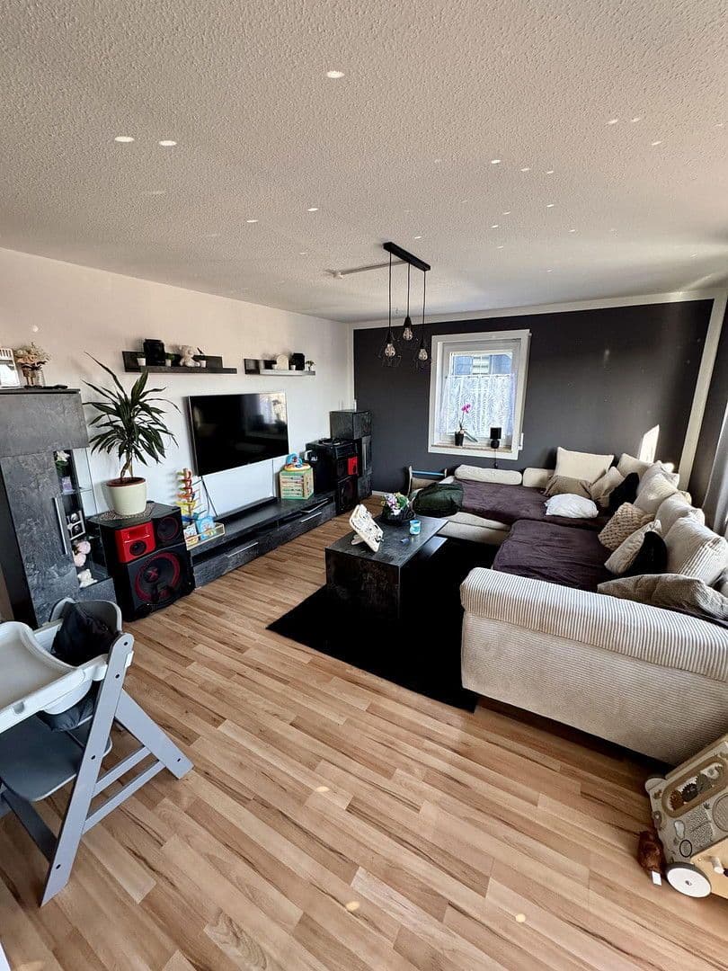 Pronájem bytu 3+1 90 m², Birkenweg 9, Gornau, Sasko Pronájem bytu 3+1 90 m², Birkenweg 9, Gornau, Sasko