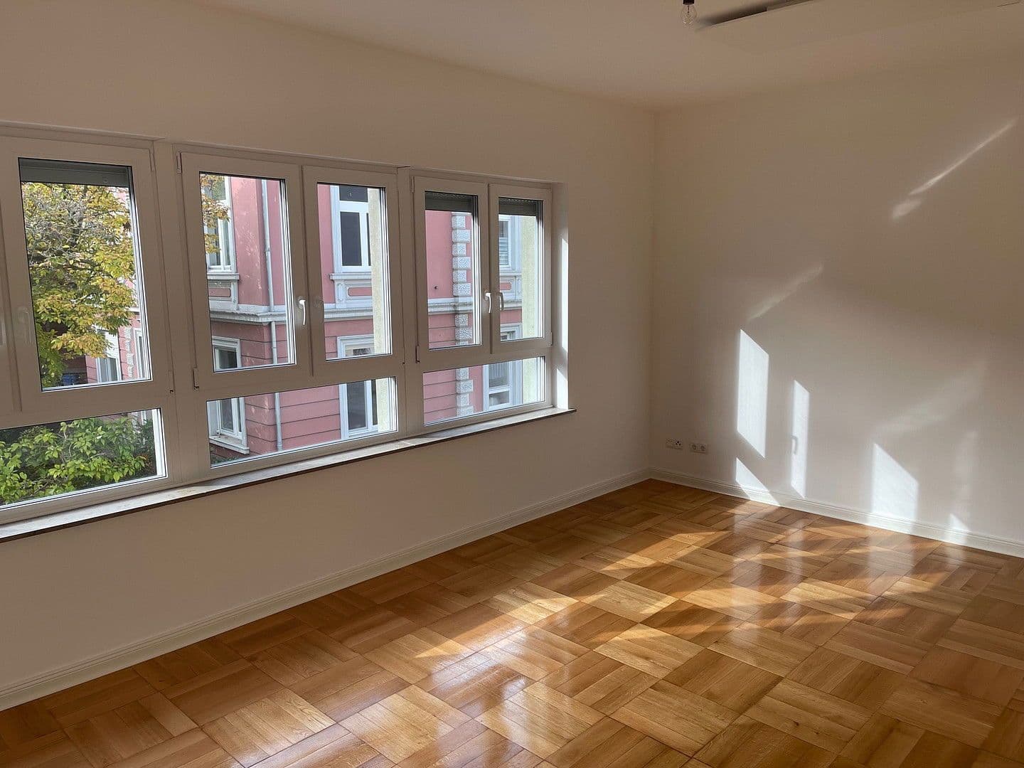 Pronájem bytu 3+1 90 m², Neuwied, Porýní-Falc Pronájem bytu 3+1 90 m², Neuwied, Porýní-Falc