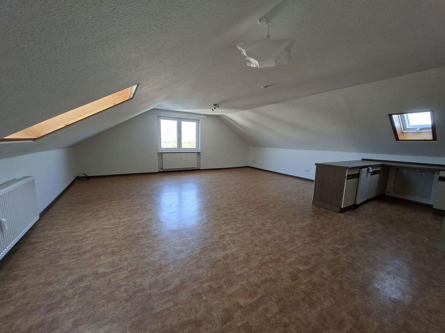 Pronájem bytu 1+1 42 m², Bischofsheim, Hessen Pronájem bytu 1+1 42 m², Bischofsheim, Hessen