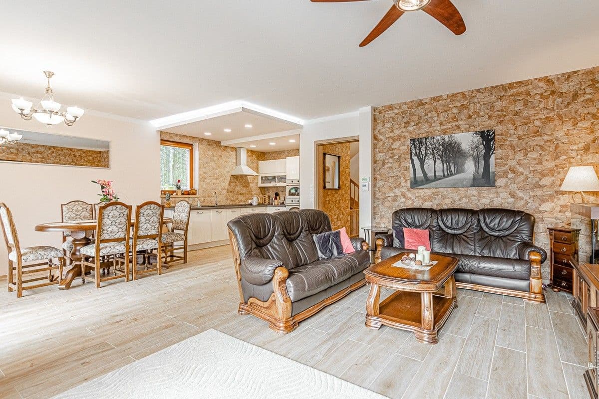 Prodej domu 162 m², pozemek 381 m², Zvoncová, Roztoky, Středočeský kraj Prodej domu 162 m², pozemek 381 m², Zvoncová, Roztoky, Středočeský kraj