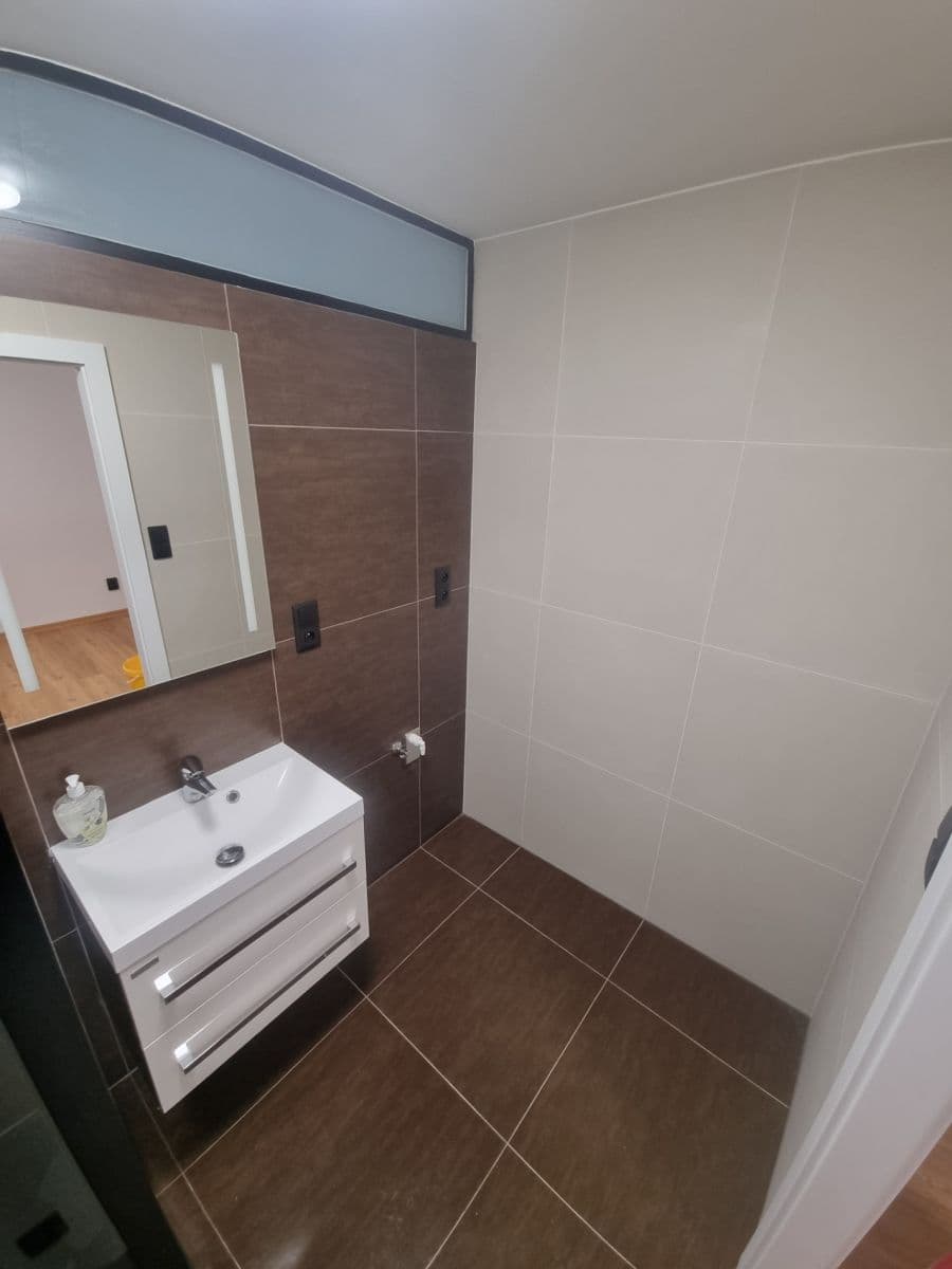 Pronájem bytu 3+1 75 m², Žerotínovo nám., Přerov, Olomoucký kraj Pronájem bytu 3+1 75 m², Žerotínovo nám., Přerov, Olomoucký kraj