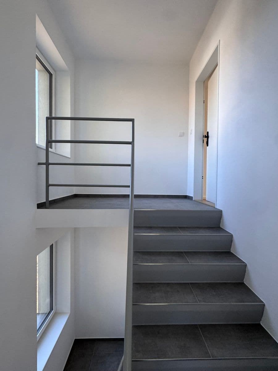 Pronájem bytu 3+kk 60 m², U Cihelny, Unhošť, Středočeský kraj Pronájem bytu 3+kk 60 m², U Cihelny, Unhošť, Středočeský kraj