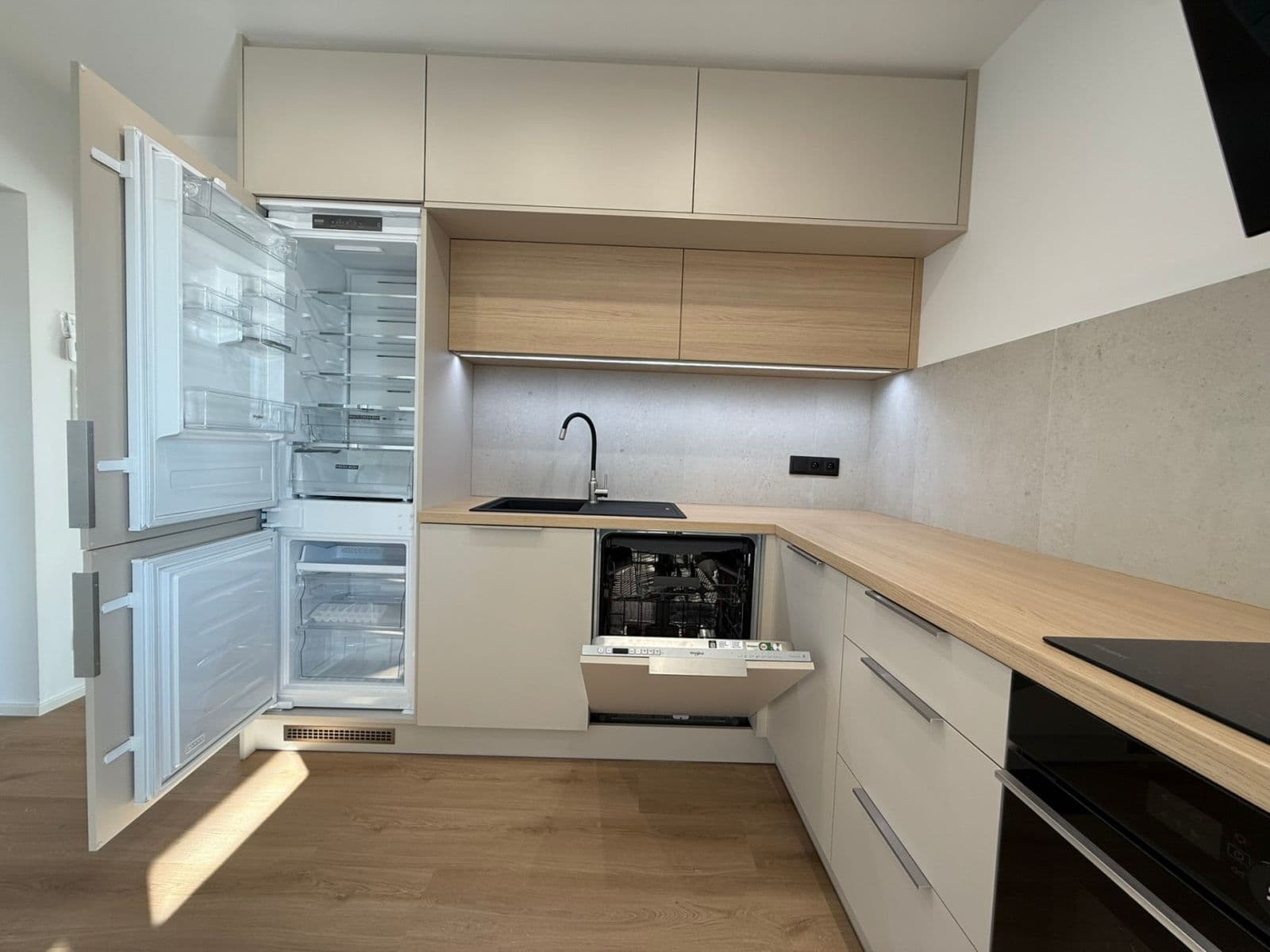 Pronájem bytu 3+kk 60 m², U Cihelny, Unhošť, Středočeský kraj Pronájem bytu 3+kk 60 m², U Cihelny, Unhošť, Středočeský kraj