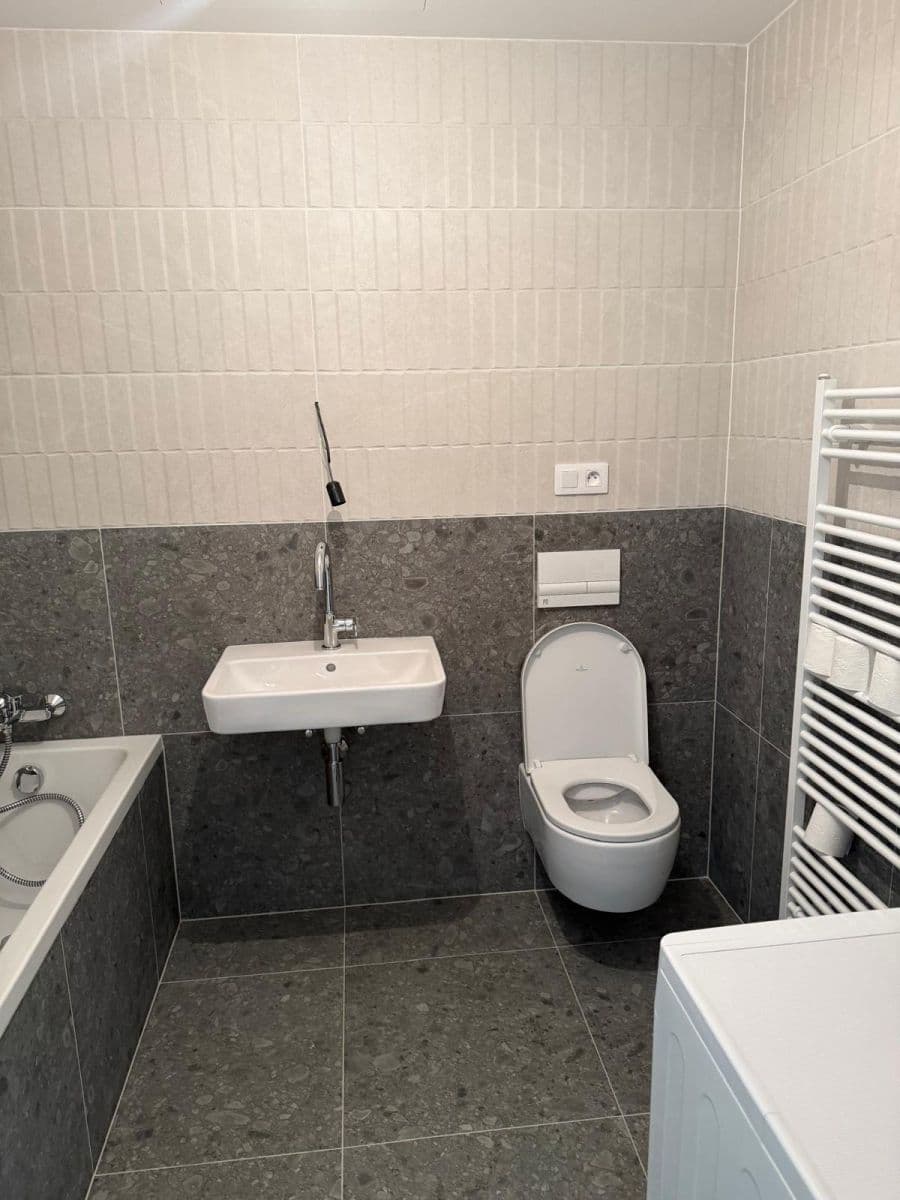 Pronájem bytu 1+kk 35 m², Bratislavská, Brno, Jihomoravský kraj Pronájem bytu 1+kk 35 m², Bratislavská, Brno, Jihomoravský kraj