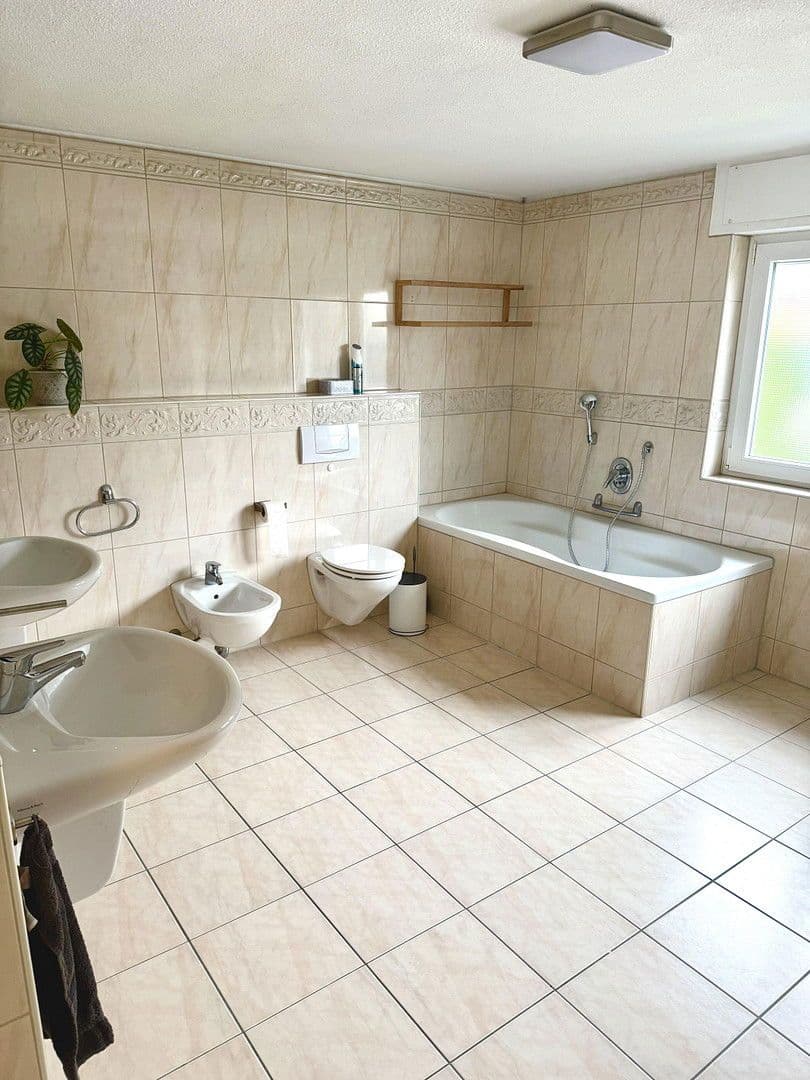 Prodej domu 180 m², pozemek 698 m², Merkurstraße 28, Muggensturm, Bádensko-Württembersko Prodej domu 180 m², pozemek 698 m², Merkurstraße 28, Muggensturm, Bádensko-Württembersko