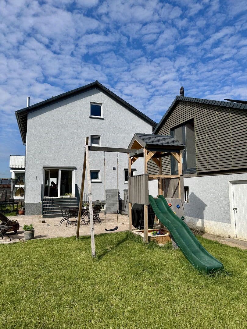 Prodej domu 180 m², pozemek 698 m², Merkurstraße 28, Muggensturm, Bádensko-Württembersko Prodej domu 180 m², pozemek 698 m², Merkurstraße 28, Muggensturm, Bádensko-Württembersko