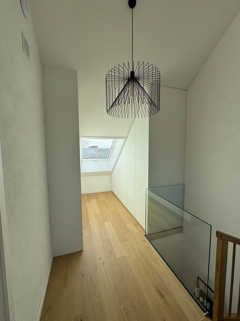 Pronájem domu 226 m², pozemek 540 m², Renningen, Bádensko-Württembersko Pronájem domu 226 m², pozemek 540 m², Renningen, Bádensko-Württembersko