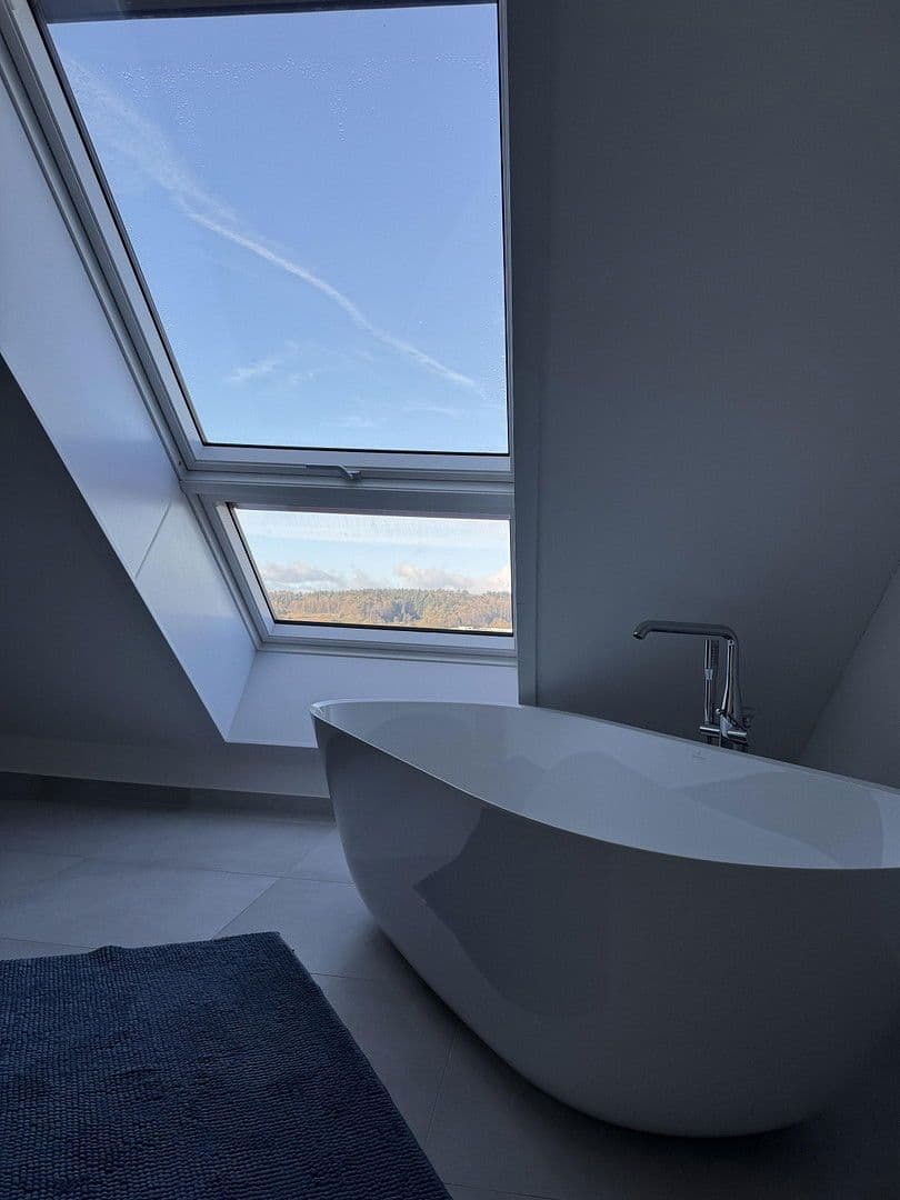 Pronájem domu 226 m², pozemek 540 m², Renningen, Bádensko-Württembersko Pronájem domu 226 m², pozemek 540 m², Renningen, Bádensko-Württembersko