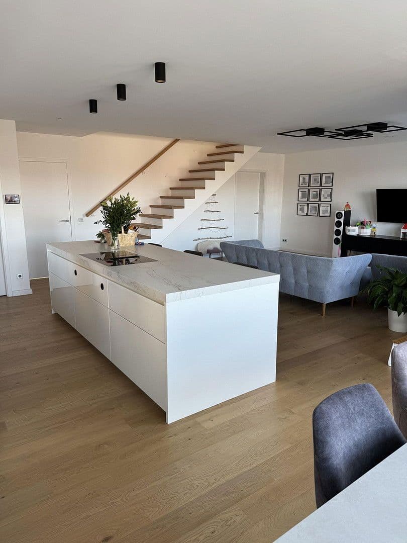 Pronájem domu 226 m², pozemek 540 m², Renningen, Bádensko-Württembersko Pronájem domu 226 m², pozemek 540 m², Renningen, Bádensko-Württembersko