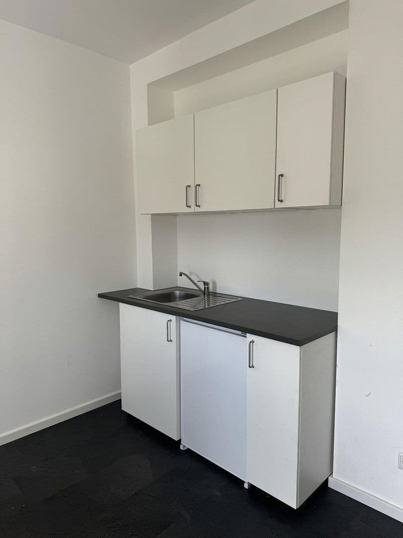 Pronájem bytu 1+1 30 m², Düsseldorf, Severní Porýní-Vestfálsko Pronájem bytu 1+1 30 m², Düsseldorf, Severní Porýní-Vestfálsko