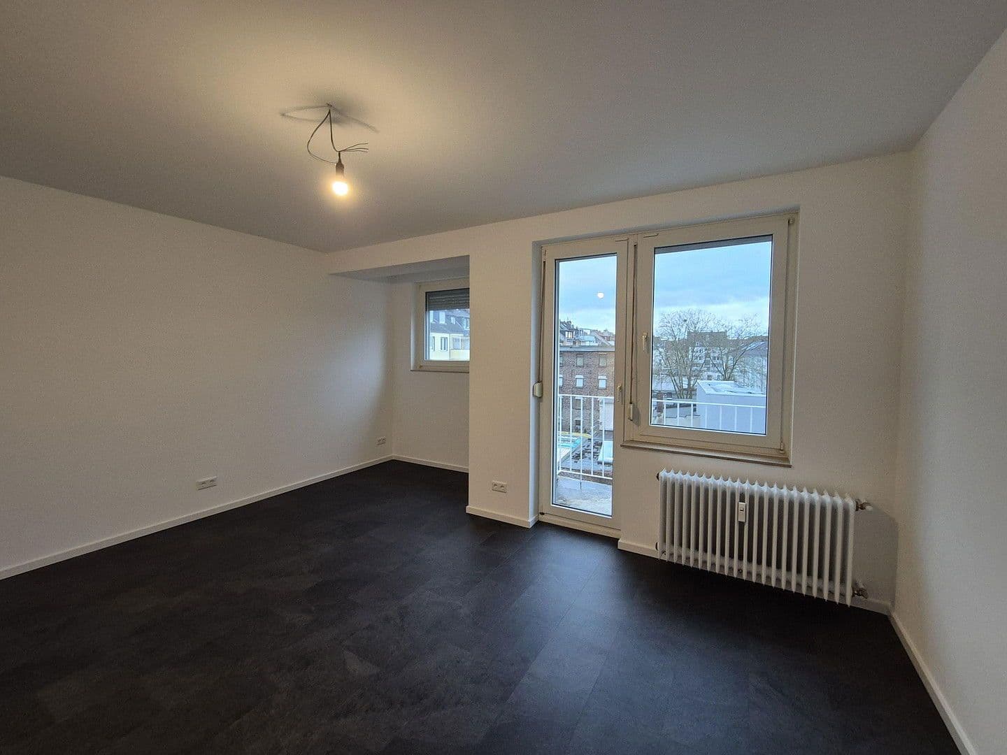 Pronájem bytu 1+1 30 m², Düsseldorf, Severní Porýní-Vestfálsko Pronájem bytu 1+1 30 m², Düsseldorf, Severní Porýní-Vestfálsko