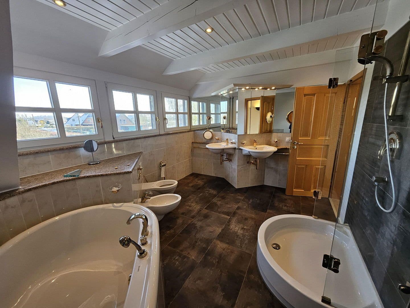 Prodej domu 285 m², pozemek 32.000 m², Dobin am See, Mecklenburg-Vorpommern Prodej domu 285 m², pozemek 32.000 m², Dobin am See, Mecklenburg-Vorpommern