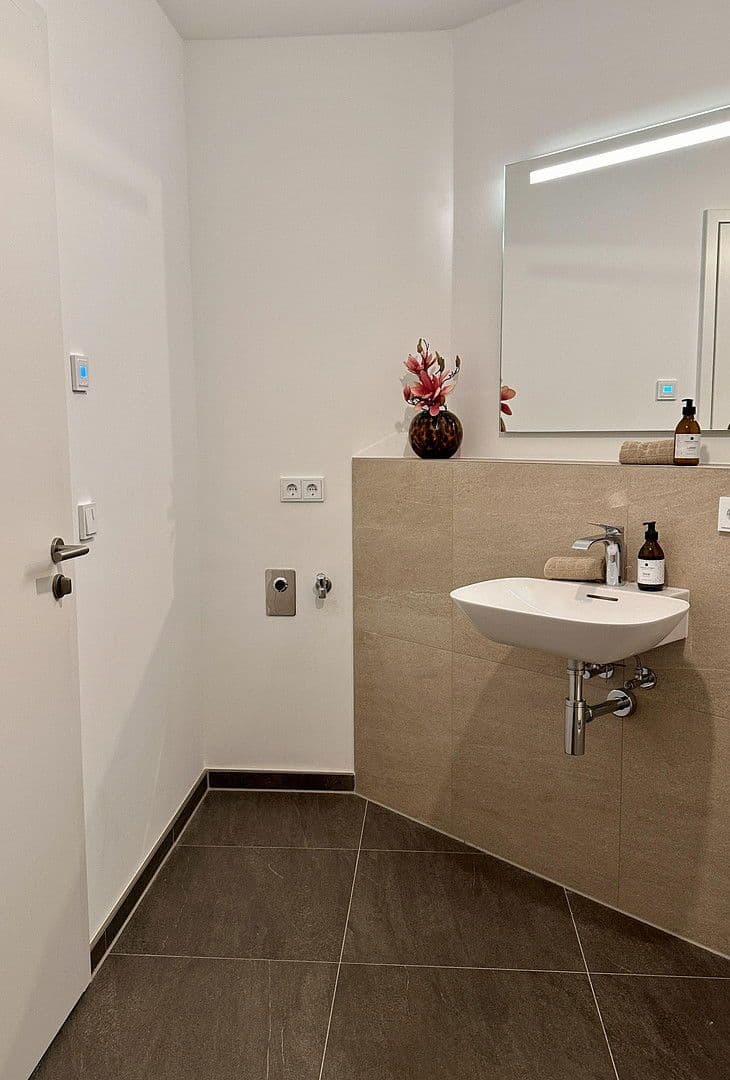 Pronájem bytu 2+kk 78 m², Wiesbadener Strasse 56 D, Berlin, Berlín Pronájem bytu 2+kk 78 m², Wiesbadener Strasse 56 D, Berlin, Berlín