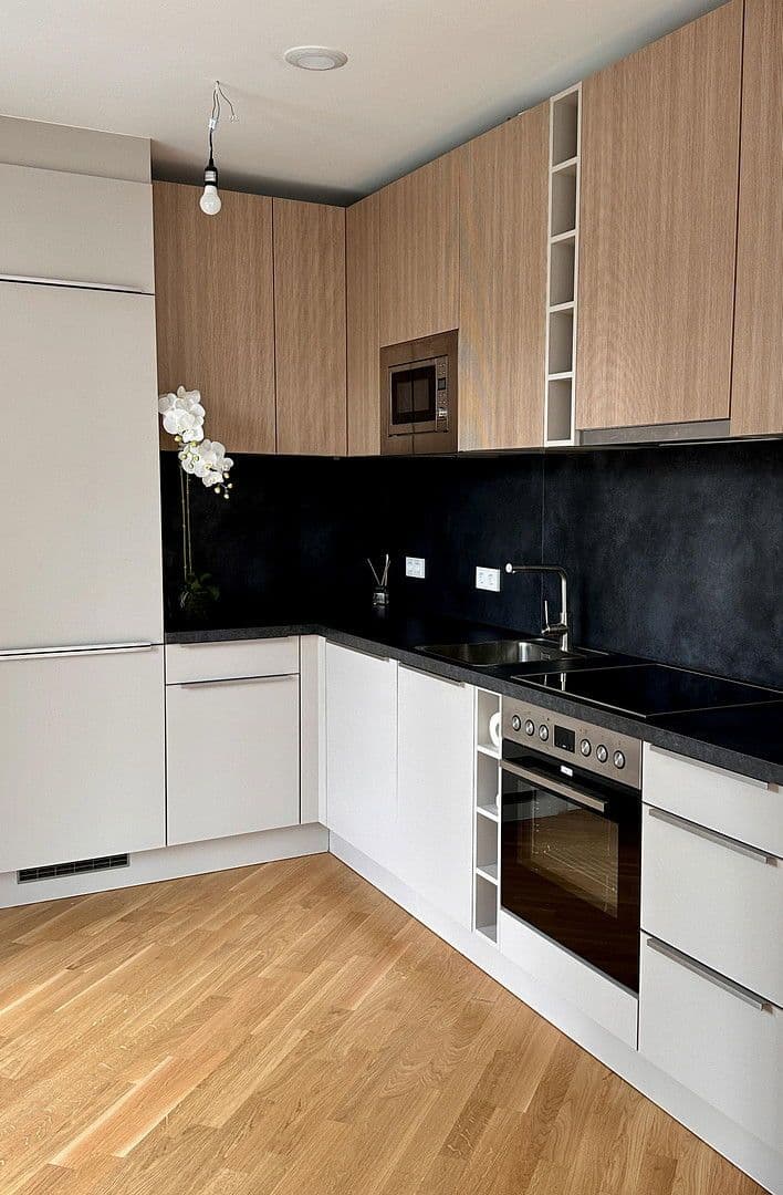 Pronájem bytu 2+kk 78 m², Wiesbadener Strasse 56 D, Berlin, Berlín Pronájem bytu 2+kk 78 m², Wiesbadener Strasse 56 D, Berlin, Berlín