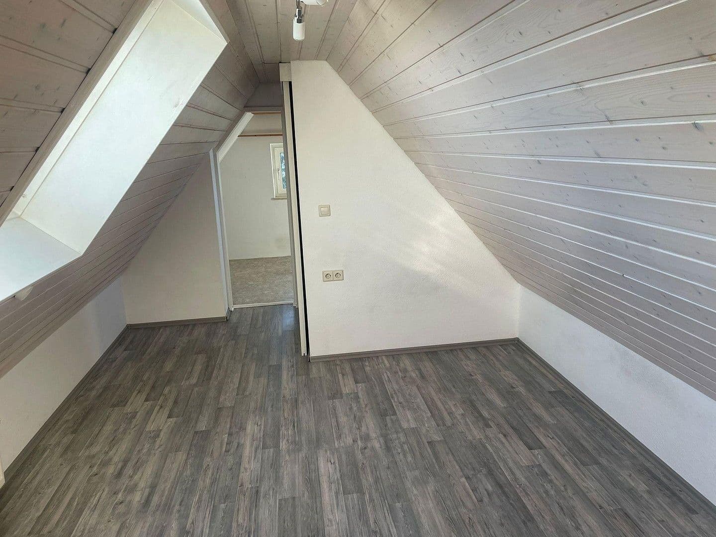 Prodej bytu 3+1 75 m², Deckerstraße 11, Korntal-Münchingen, Bádensko-Württembersko Prodej bytu 3+1 75 m², Deckerstraße 11, Korntal-Münchingen, Bádensko-Württembersko