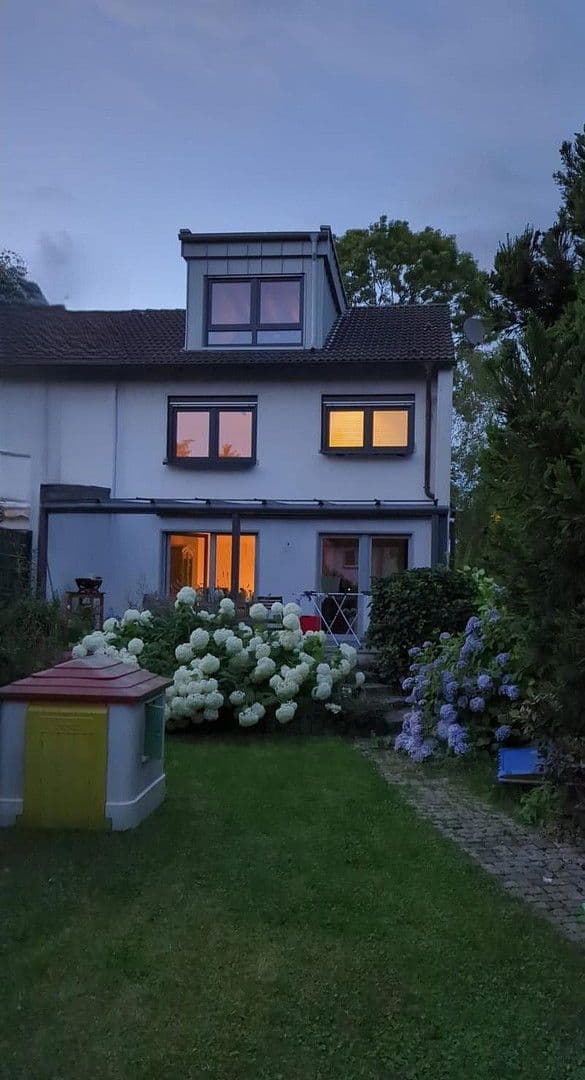 Prodej domu 123 m², pozemek 574 m², Oberhausen, Severní Porýní-Vestfálsko Prodej domu 123 m², pozemek 574 m², Oberhausen, Severní Porýní-Vestfálsko