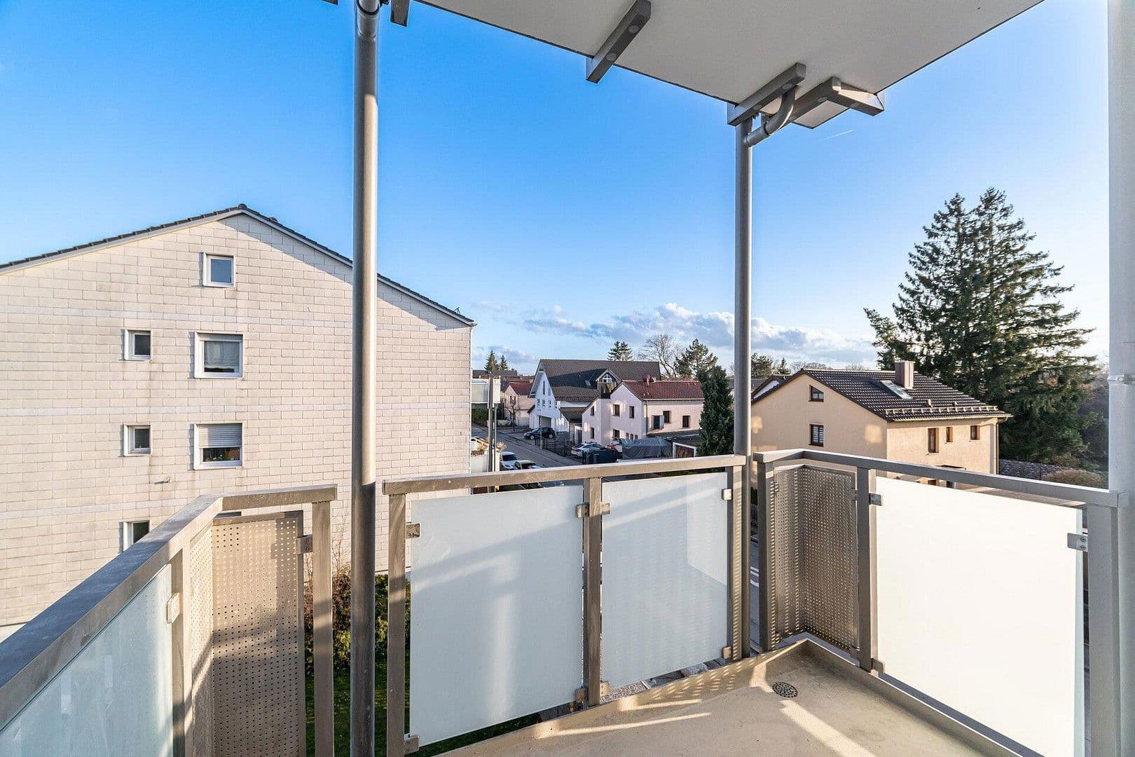 Prodej bytu 4+1 90 m², Steinbergstr 39, Germering, Bavorsko Prodej bytu 4+1 90 m², Steinbergstr 39, Germering, Bavorsko