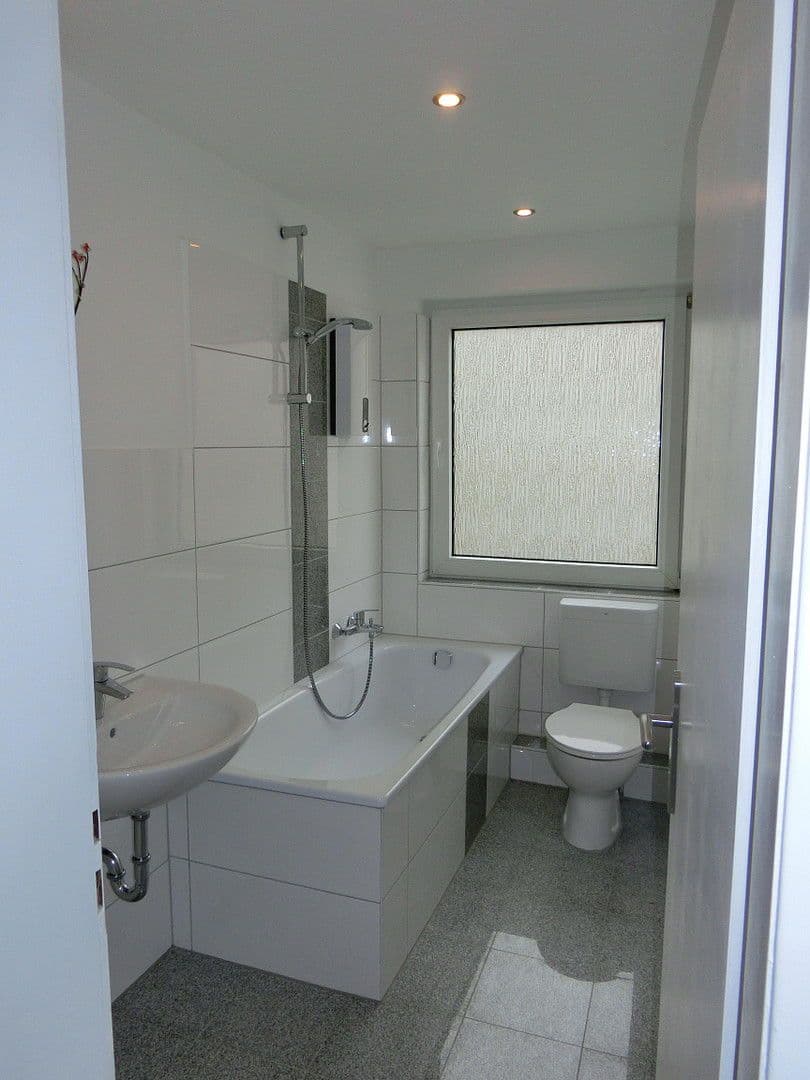 Pronájem bytu 1+1 40 m², Waldthausenstr. 41, Essen, Severní Porýní-Vestfálsko Pronájem bytu 1+1 40 m², Waldthausenstr. 41, Essen, Severní Porýní-Vestfálsko