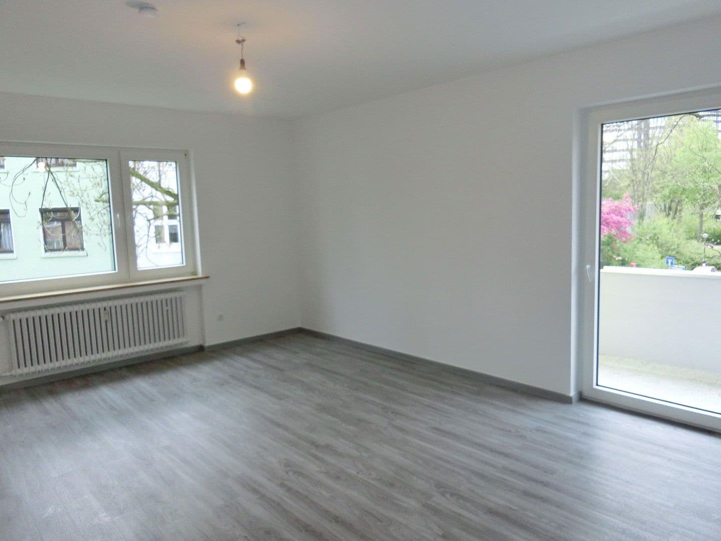 Pronájem bytu 1+1 40 m², Waldthausenstr. 41, Essen, Severní Porýní-Vestfálsko Pronájem bytu 1+1 40 m², Waldthausenstr. 41, Essen, Severní Porýní-Vestfálsko