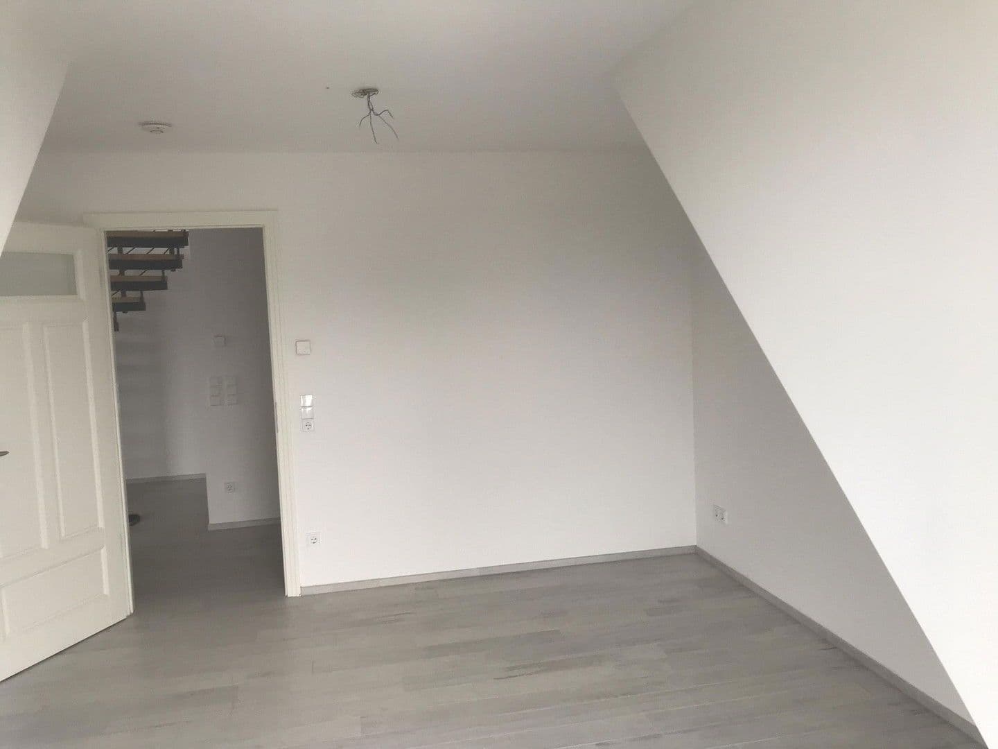 Pronájem bytu 3+1 82 m², Frankfurt am Main, Hessen Pronájem bytu 3+1 82 m², Frankfurt am Main, Hessen