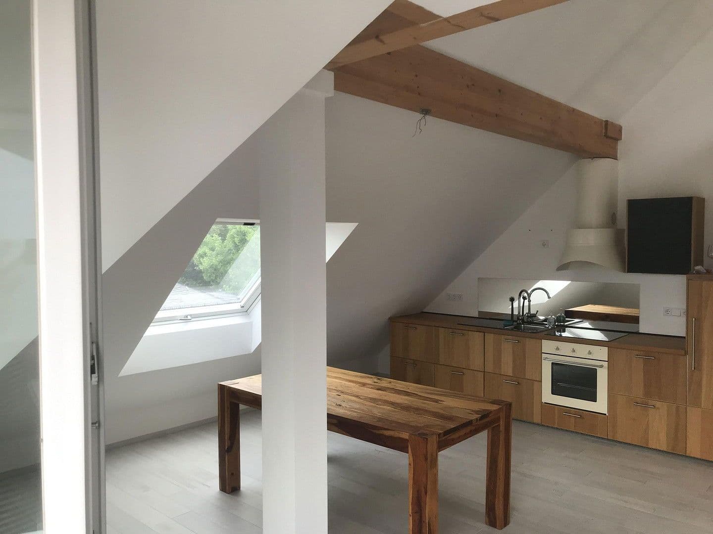 Pronájem bytu 3+1 82 m², Frankfurt am Main, Hessen Pronájem bytu 3+1 82 m², Frankfurt am Main, Hessen