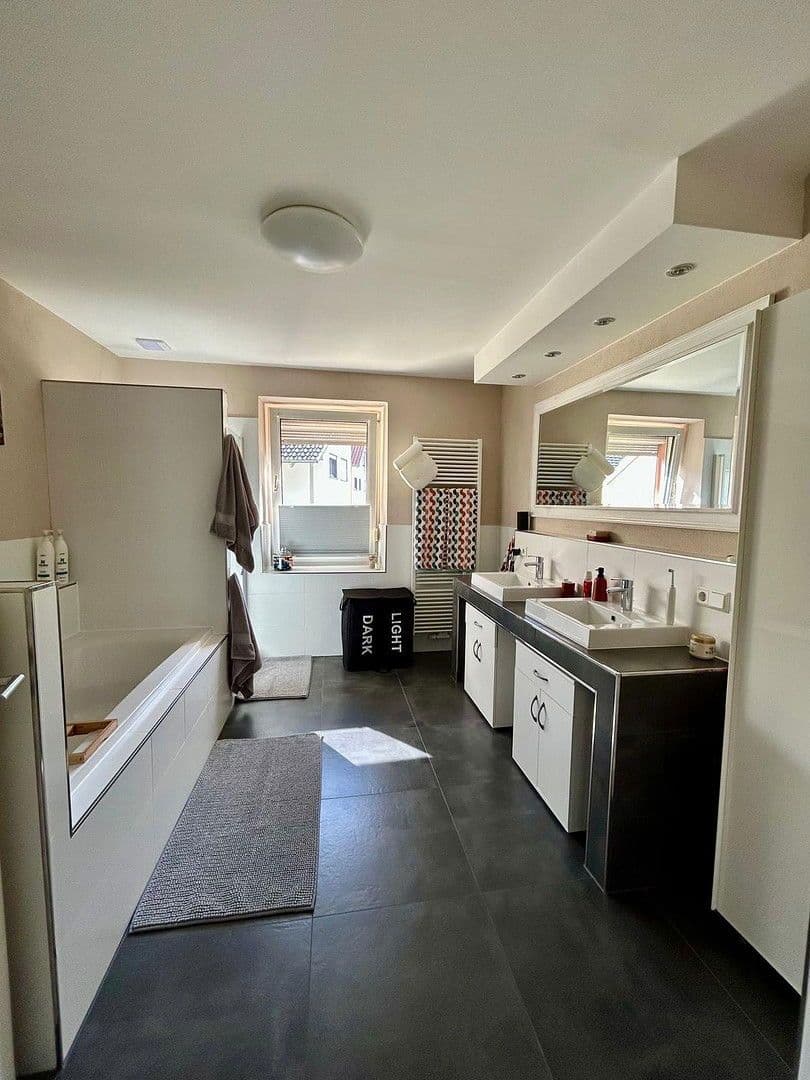 Prodej domu 187 m², pozemek 320 m², Weilerbach, Porýní-Falc Prodej domu 187 m², pozemek 320 m², Weilerbach, Porýní-Falc