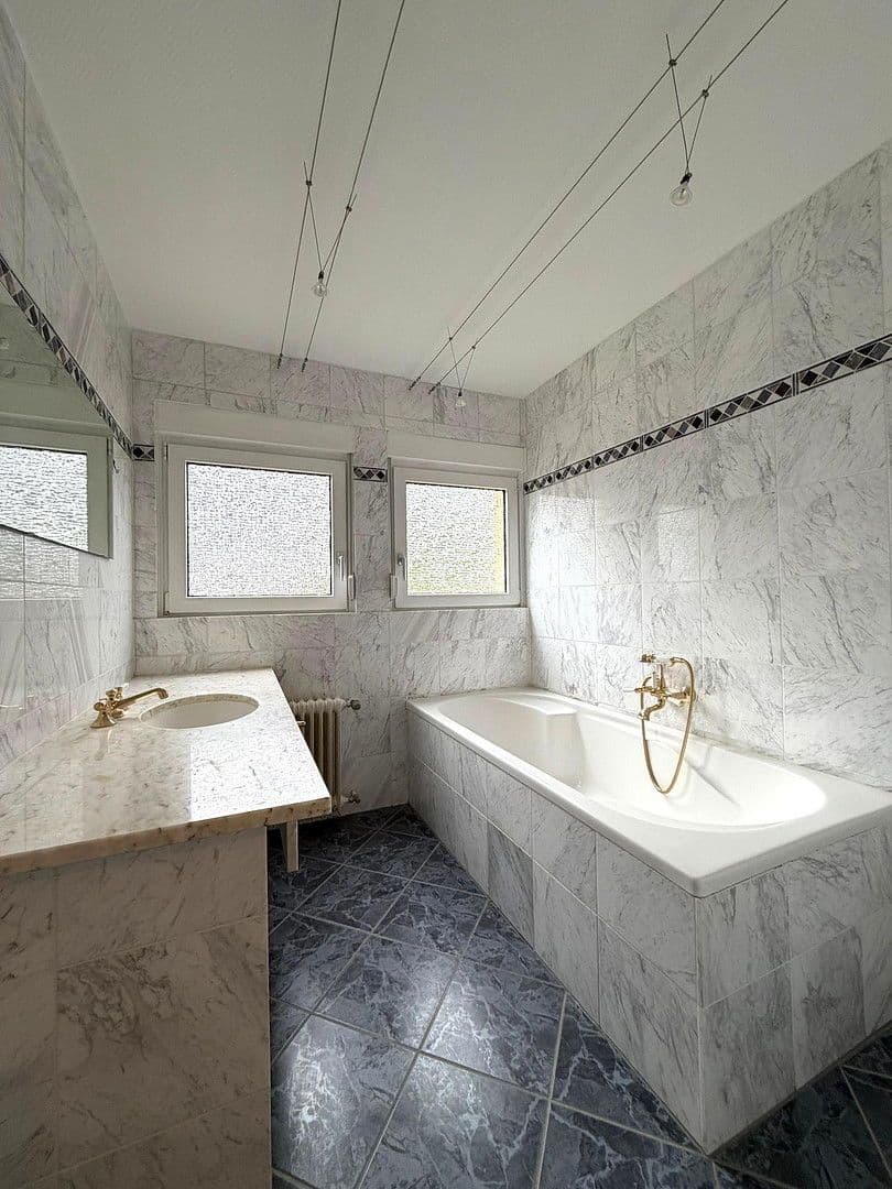 Pronájem bytu 4+1 110 m², Villbacher Str. 44, Bad Orb, Hessen Pronájem bytu 4+1 110 m², Villbacher Str. 44, Bad Orb, Hessen