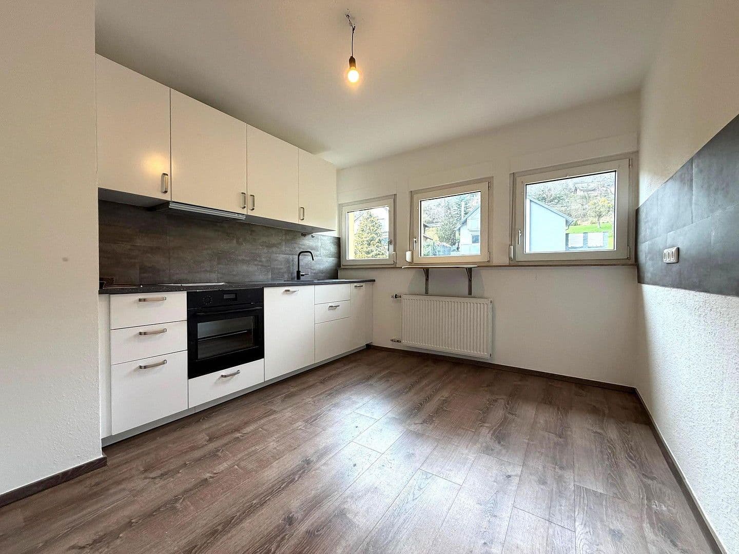 Pronájem bytu 4+1 110 m², Villbacher Str. 44, Bad Orb, Hessen Pronájem bytu 4+1 110 m², Villbacher Str. 44, Bad Orb, Hessen