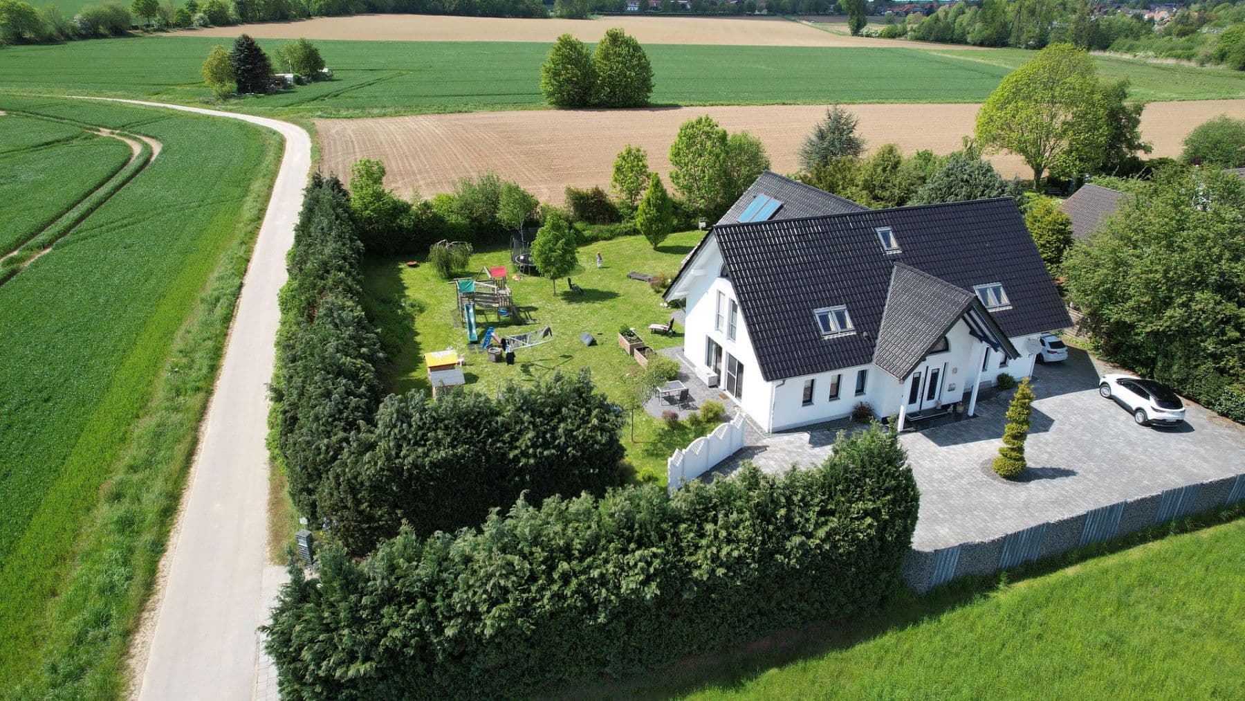 Prodej domu 301 m², pozemek 2.065 m², Coppenbrügge, Dolní Sasko Prodej domu 301 m², pozemek 2.065 m², Coppenbrügge, Dolní Sasko