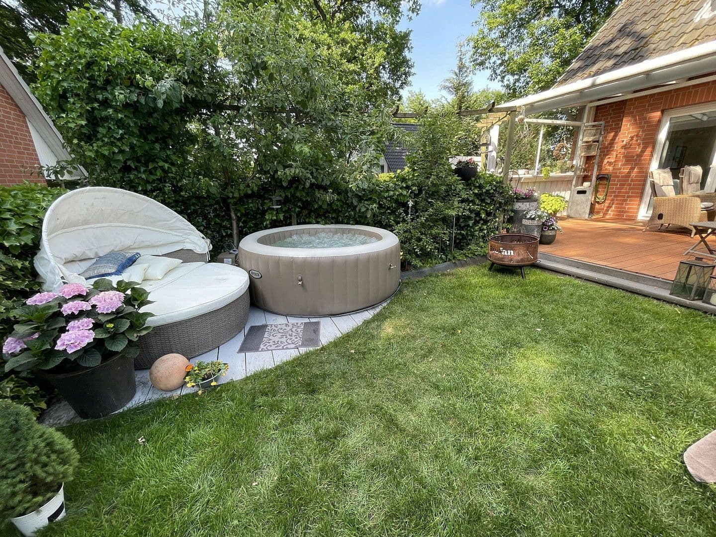 Prodej domu 155 m², pozemek 450 m², Talweg, 4M, Hamburg, Hamburg Prodej domu 155 m², pozemek 450 m², Talweg, 4M, Hamburg, Hamburg