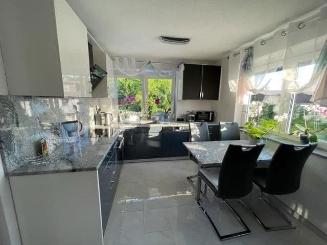 Pronájem bytu 5+1 90 m², Lahr/Schwarzwald, Bádensko-Württembersko Pronájem bytu 5+1 90 m², Lahr/Schwarzwald, Bádensko-Württembersko