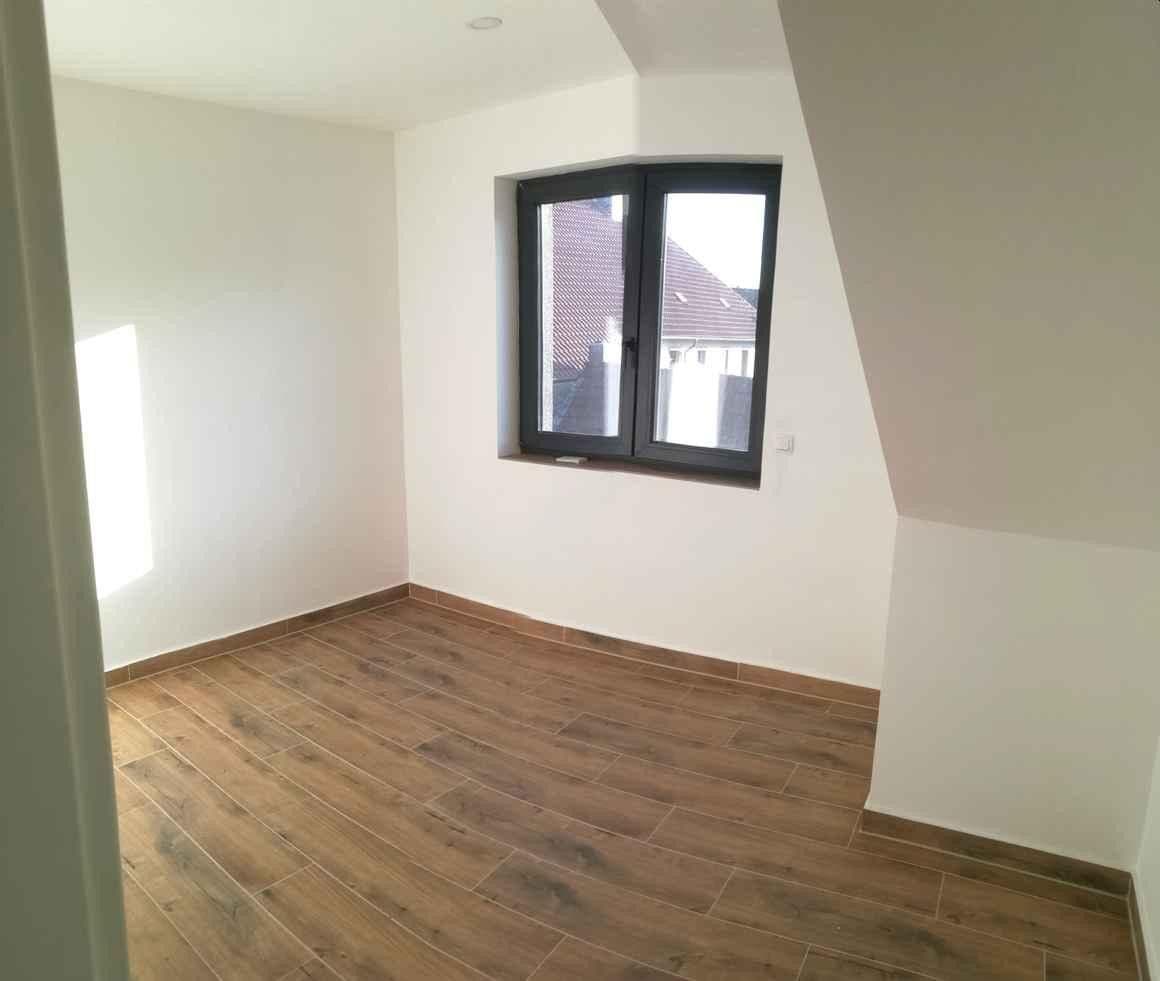 Pronájem domu 160 m², pozemek 385 m², Wächtersbach, Hessen Pronájem domu 160 m², pozemek 385 m², Wächtersbach, Hessen