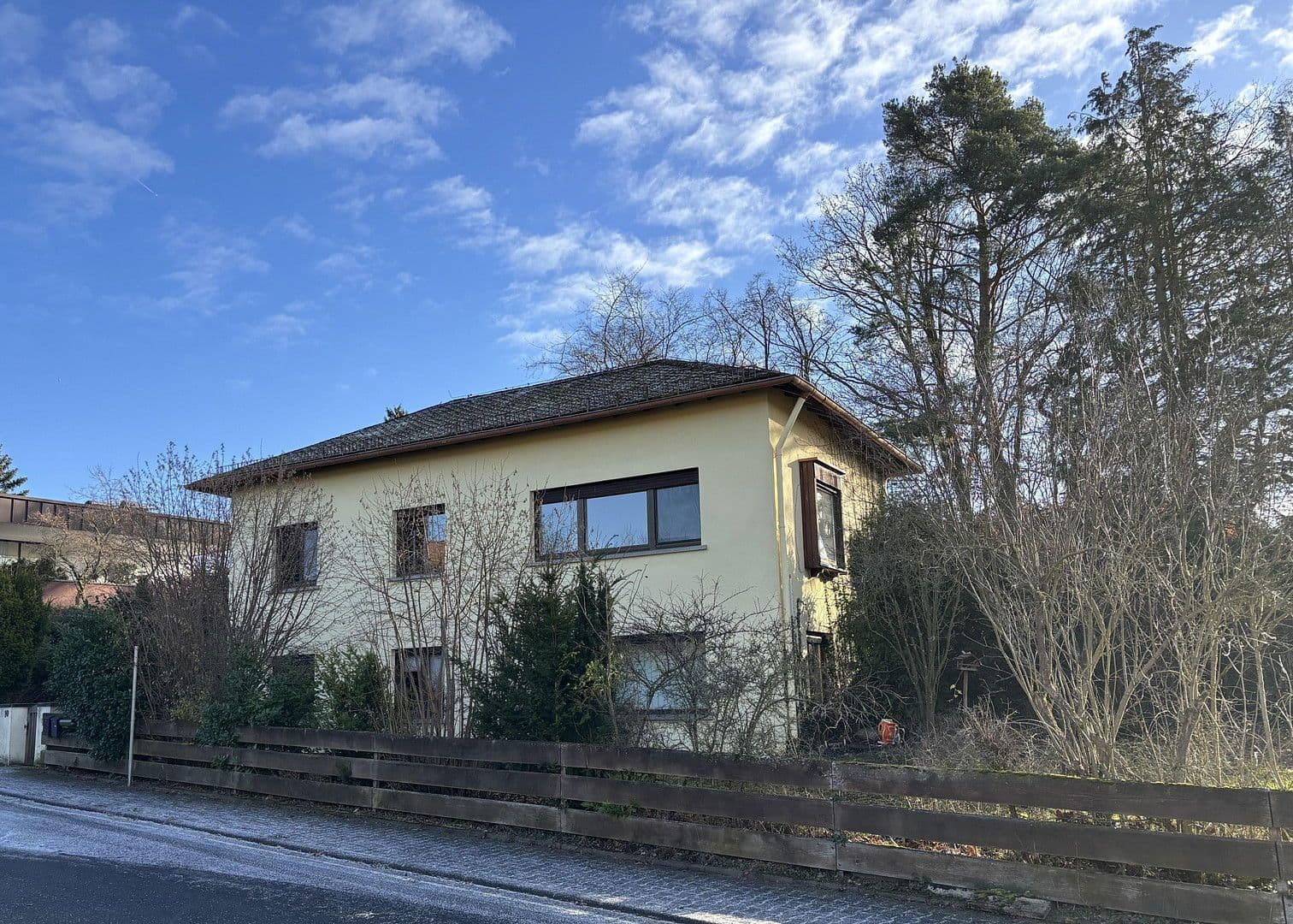 Prodej domu 155 m², pozemek 1.195 m², Usingen, Hessen Prodej domu 155 m², pozemek 1.195 m², Usingen, Hessen