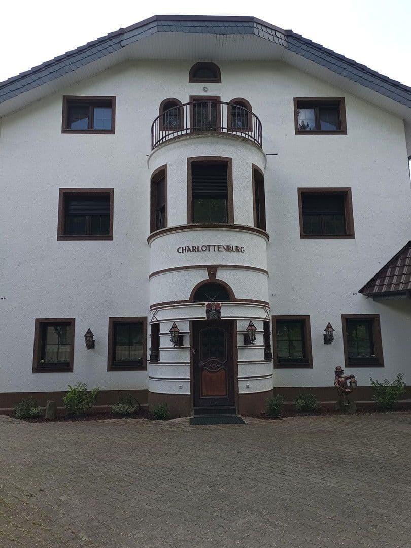 Prodej domu 410 m², pozemek 1.741 m², Krefeld, Severní Porýní-Vestfálsko Prodej domu 410 m², pozemek 1.741 m², Krefeld, Severní Porýní-Vestfálsko