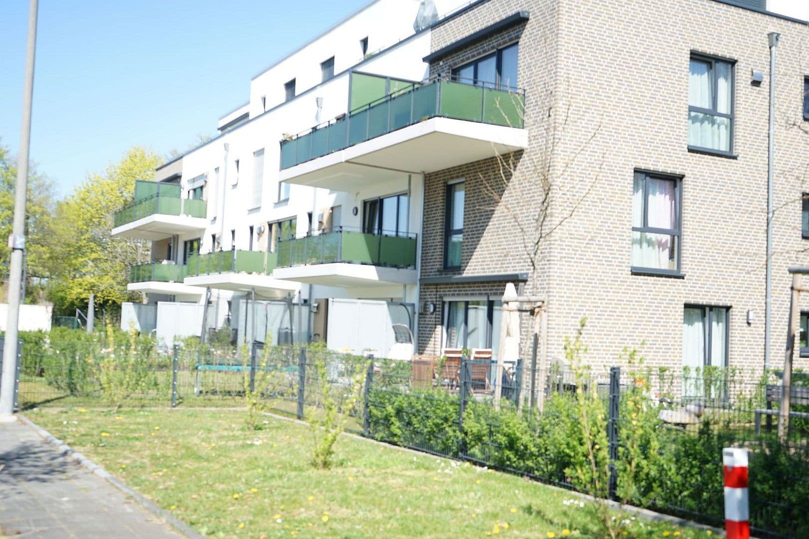 Pronájem bytu 3+1 98 m², Bonn, Severní Porýní-Vestfálsko Pronájem bytu 3+1 98 m², Bonn, Severní Porýní-Vestfálsko