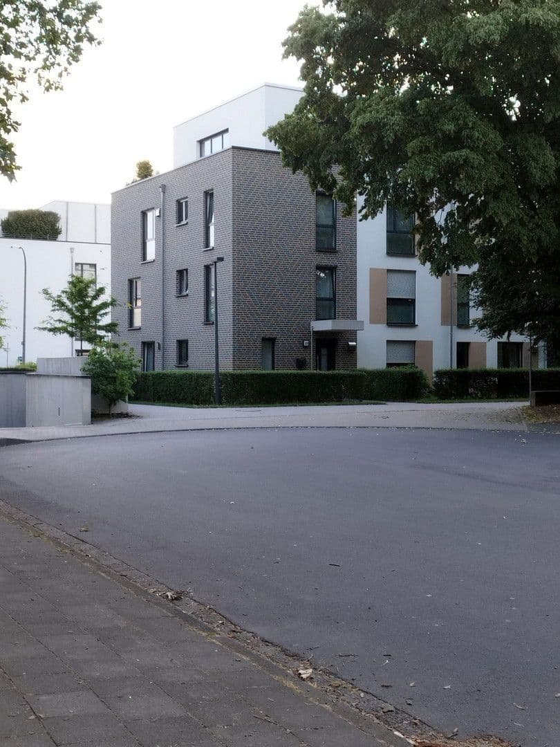 Pronájem bytu 3+1 98 m², Bonn, Severní Porýní-Vestfálsko Pronájem bytu 3+1 98 m², Bonn, Severní Porýní-Vestfálsko
