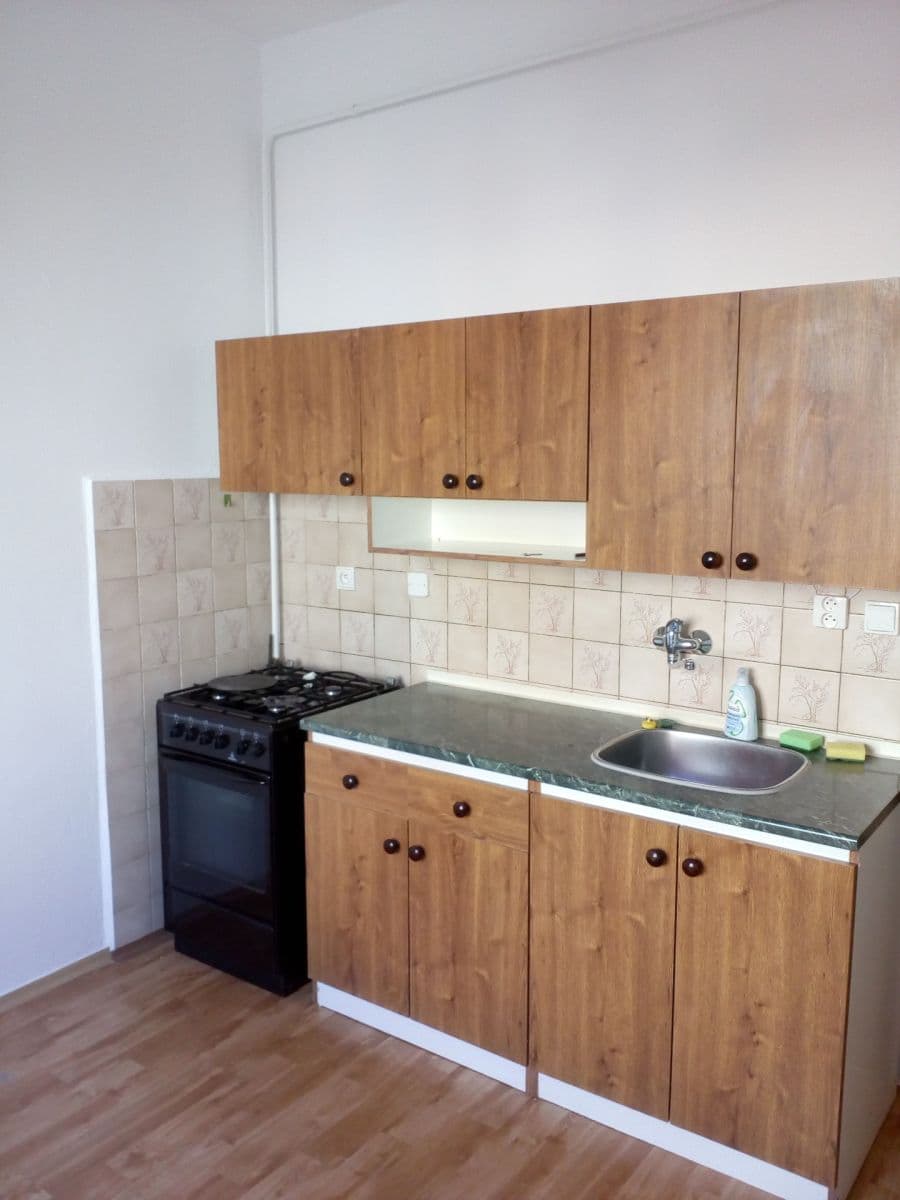 Pronájem bytu 1+1 42 m², Železničního pluku, Pardubice, Pardubický kraj Pronájem bytu 1+1 42 m², Železničního pluku, Pardubice, Pardubický kraj