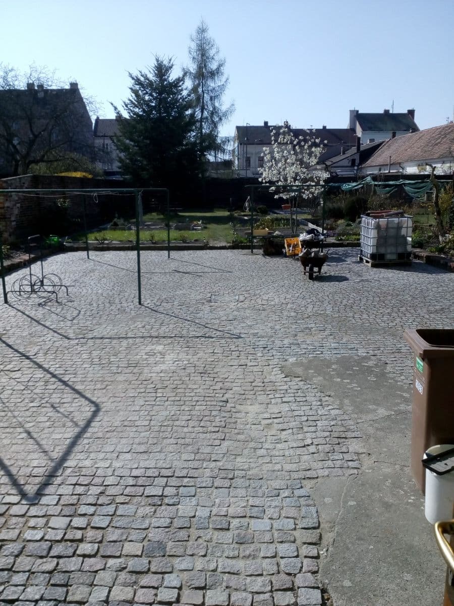 Pronájem bytu 1+1 42 m², Železničního pluku, Pardubice, Pardubický kraj Pronájem bytu 1+1 42 m², Železničního pluku, Pardubice, Pardubický kraj