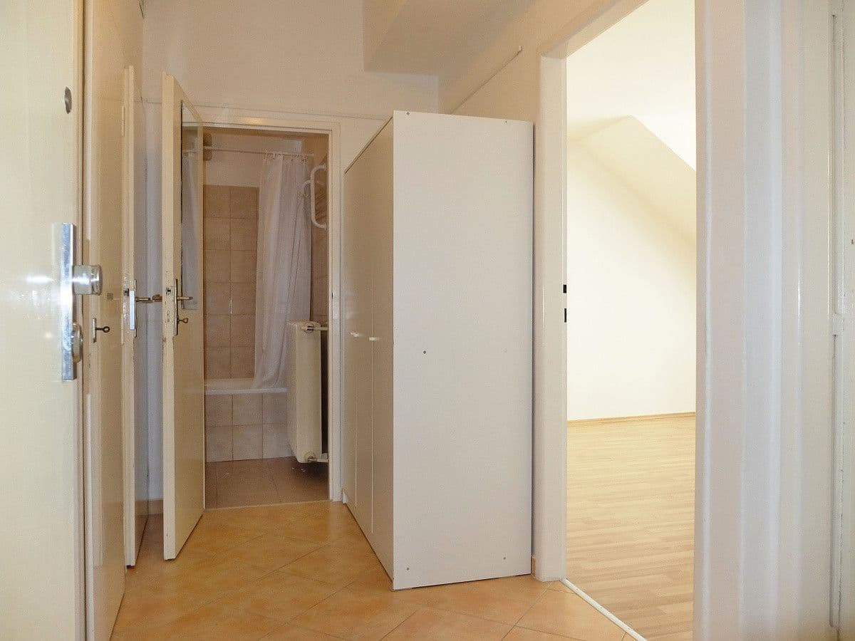 Pronájem bytu 1+1 37 m², Uruguayská, Praha, Praha Pronájem bytu 1+1 37 m², Uruguayská, Praha, Praha