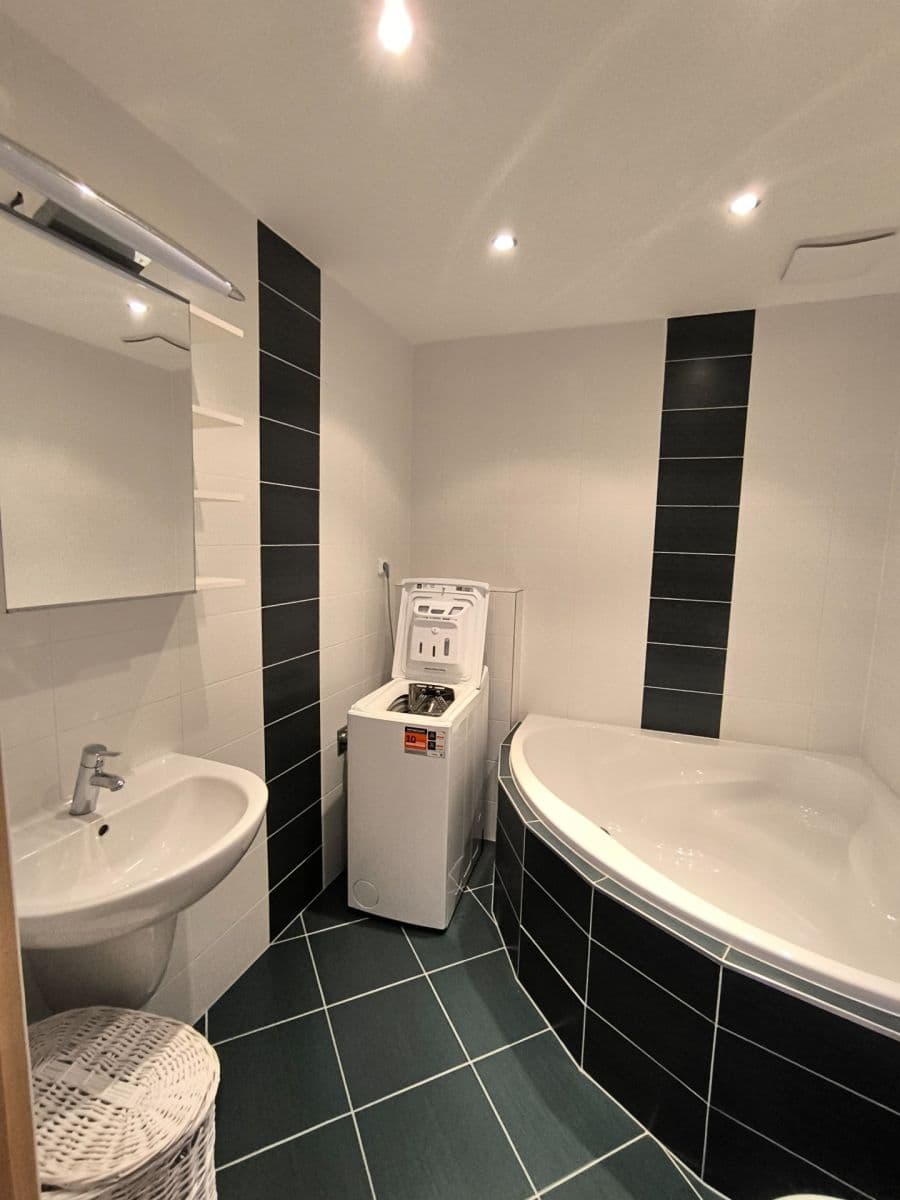 Pronájem bytu 2+kk 46 m², Milotická, Praha, Praha Pronájem bytu 2+kk 46 m², Milotická, Praha, Praha